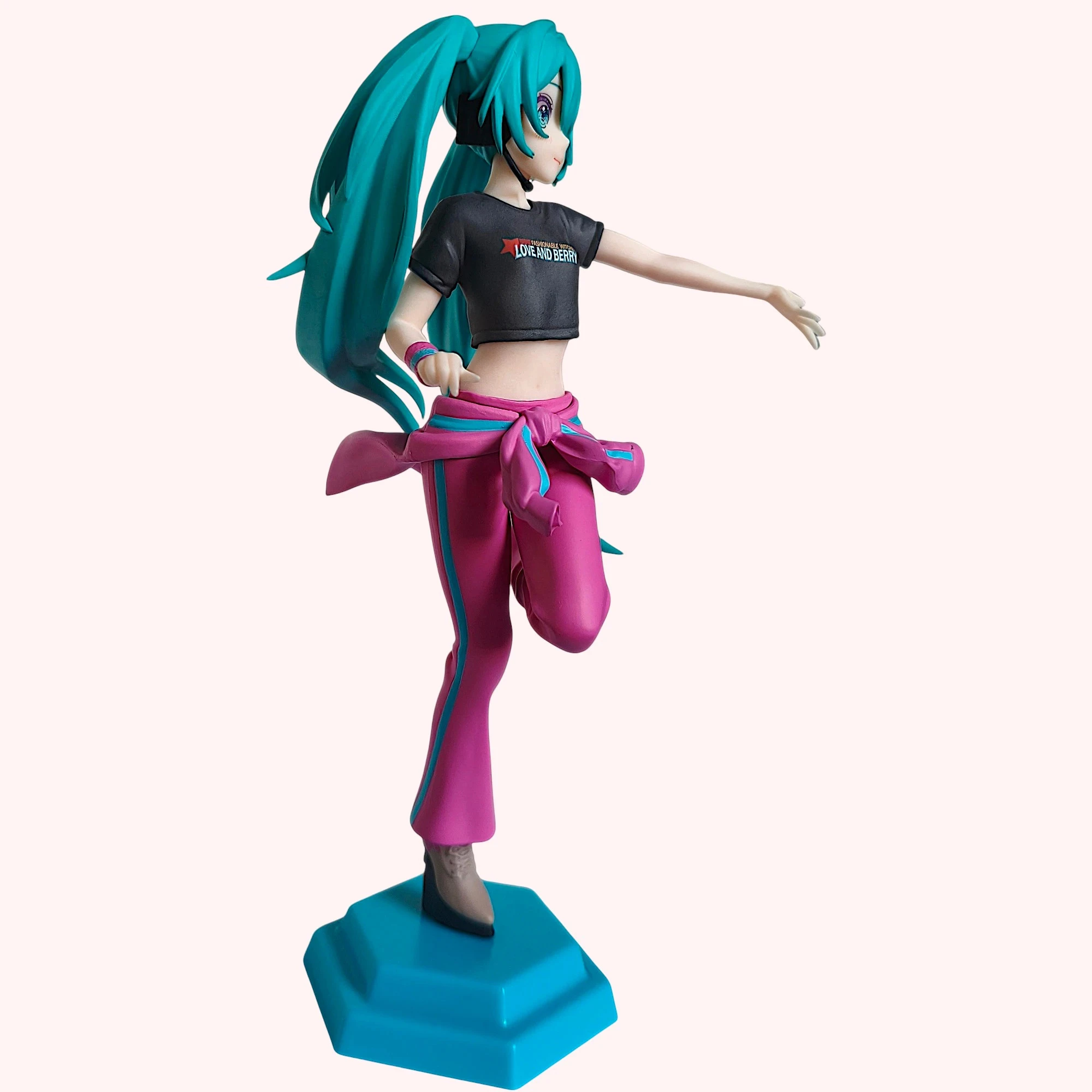 Figurino Hatsune Miku x Love and Berry – Vestido Berry Ver – Colección de Escritorio x Decorar – SEGA – photo 6